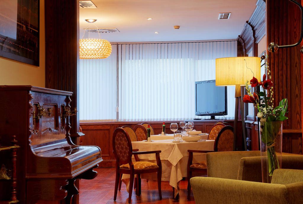 Hotelsefutbol ラス・ロサス・デ・マドリード エクステリア 写真