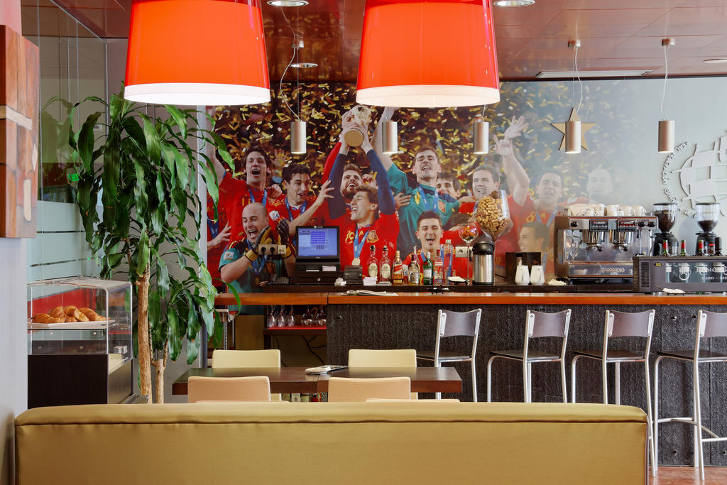Hotelsefutbol ラス・ロサス・デ・マドリード エクステリア 写真